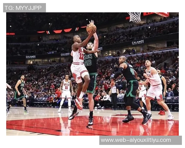 克拉克斯顿半场表现出色11投6中贡献13分7篮板2助攻1抢断